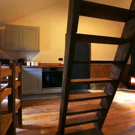 Rustic Sleeps 6 Yorkshire Dales With Hot Tub Middlesmoor