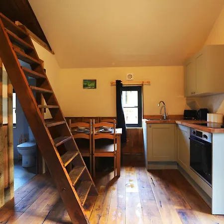 Rustic Sleeps 6 Yorkshire Dales With Hot Tub *